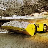 Autonomes Auto transportiert Mineralien 